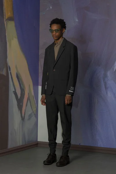 Look 10